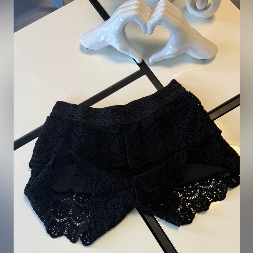 Justice Black Floral Lace Tiered Shorts - Size 14 - 2016 Collection - Picture 3 of 9